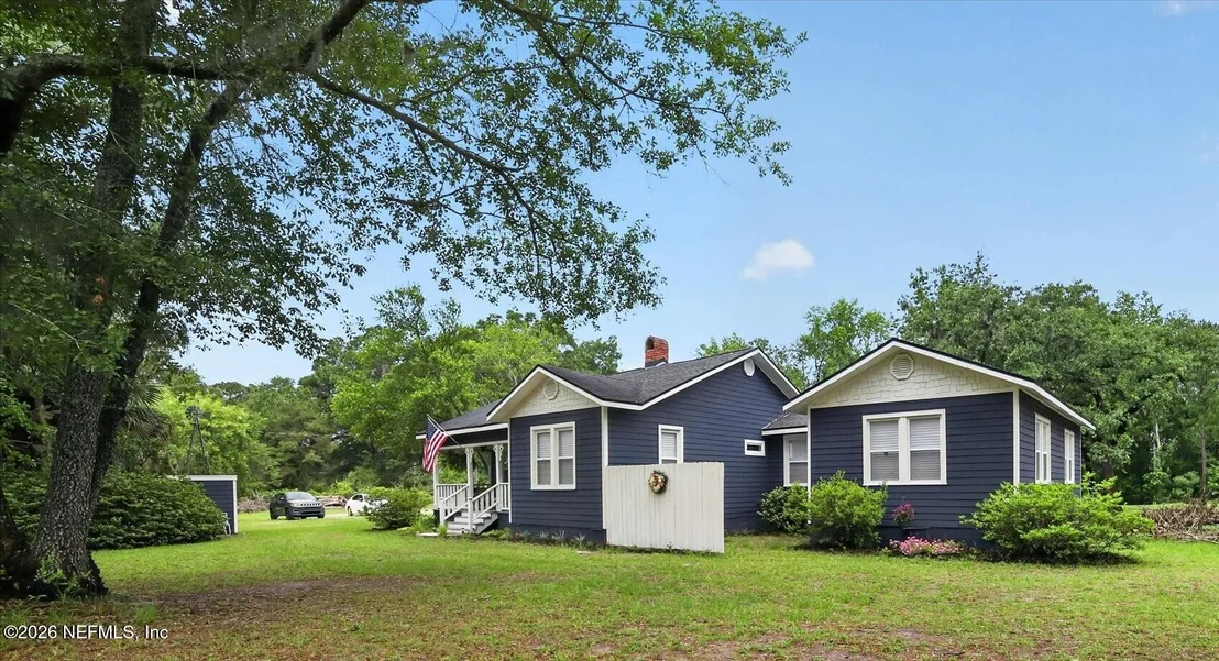 Photo of 28180 LAKE HAMPTON Road