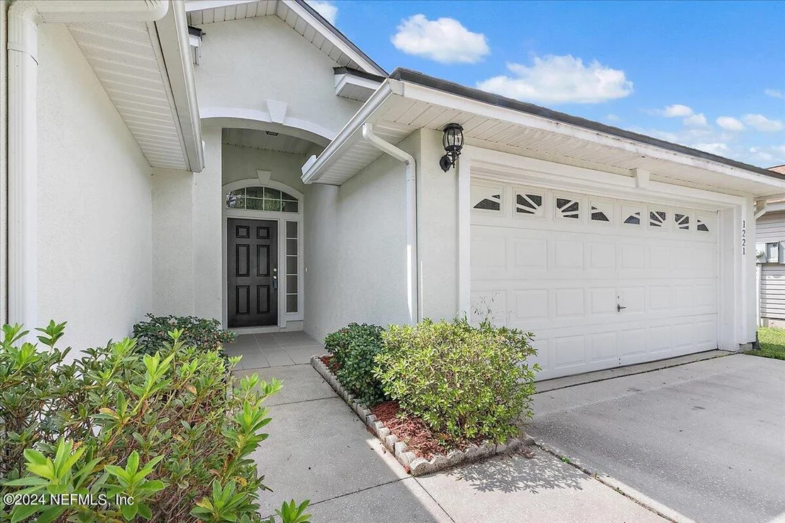 Photo of 1221 MACLAREN Street