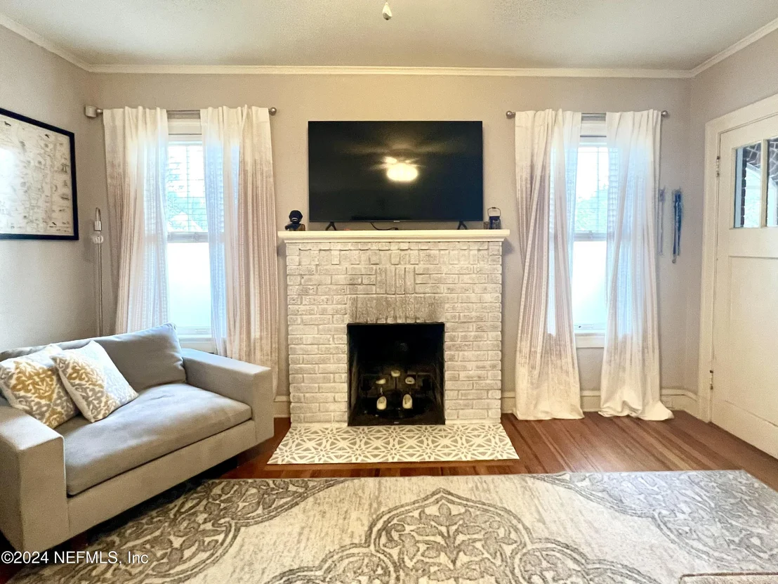 Photo of 4557 RAMONA Boulevard