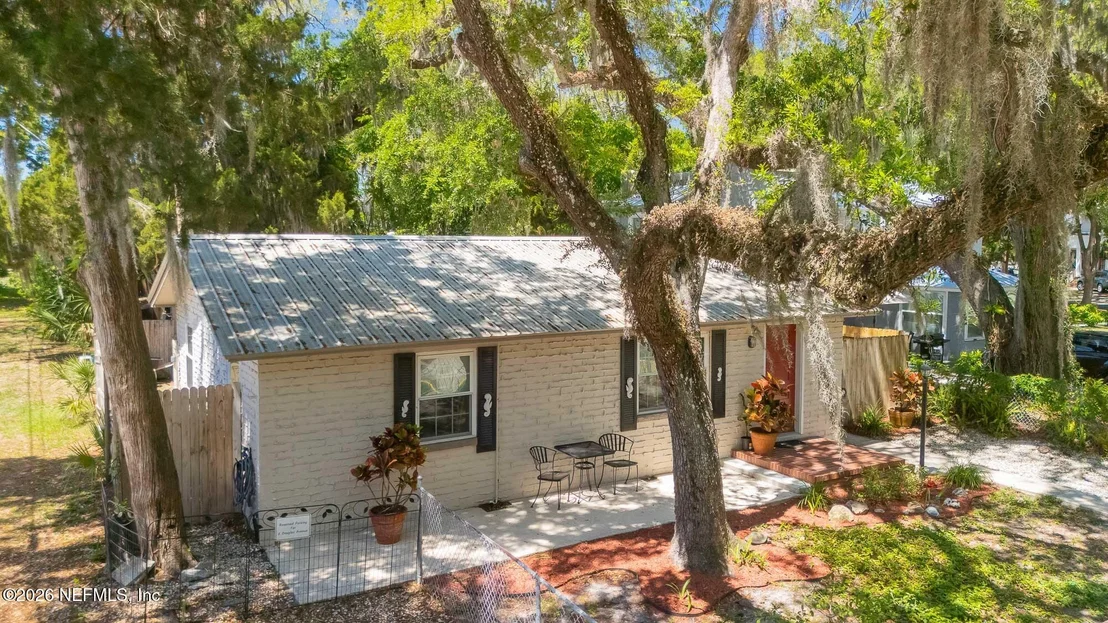 Photo of 6 DOUGLAS Avenue