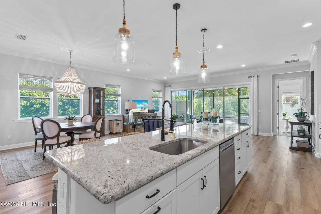 Photo of 566 PARKBLUFF Circle