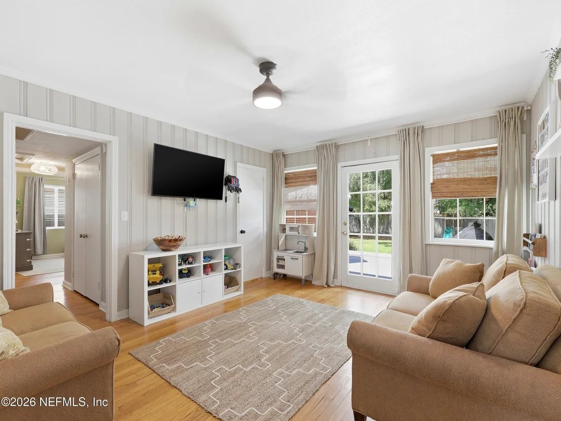 Photo of 1630 MAYVIEW Road