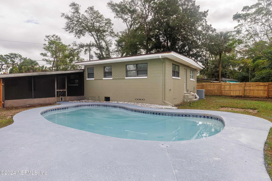 Photo of 958 OVERLOOK Drive