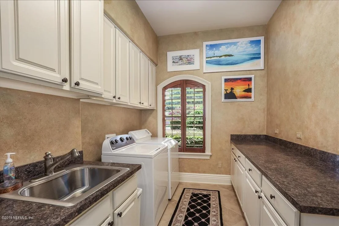 Photo of 1180 REGISTRY Boulevard