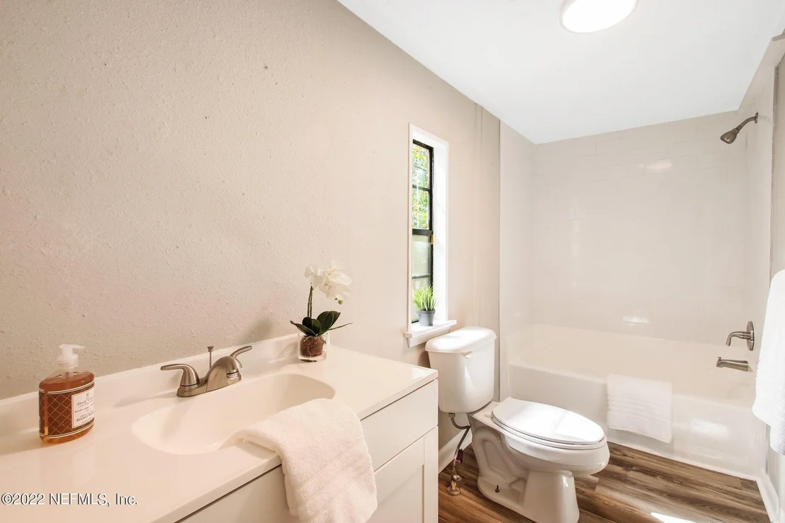 Photo of 676 CHESTNUT Street