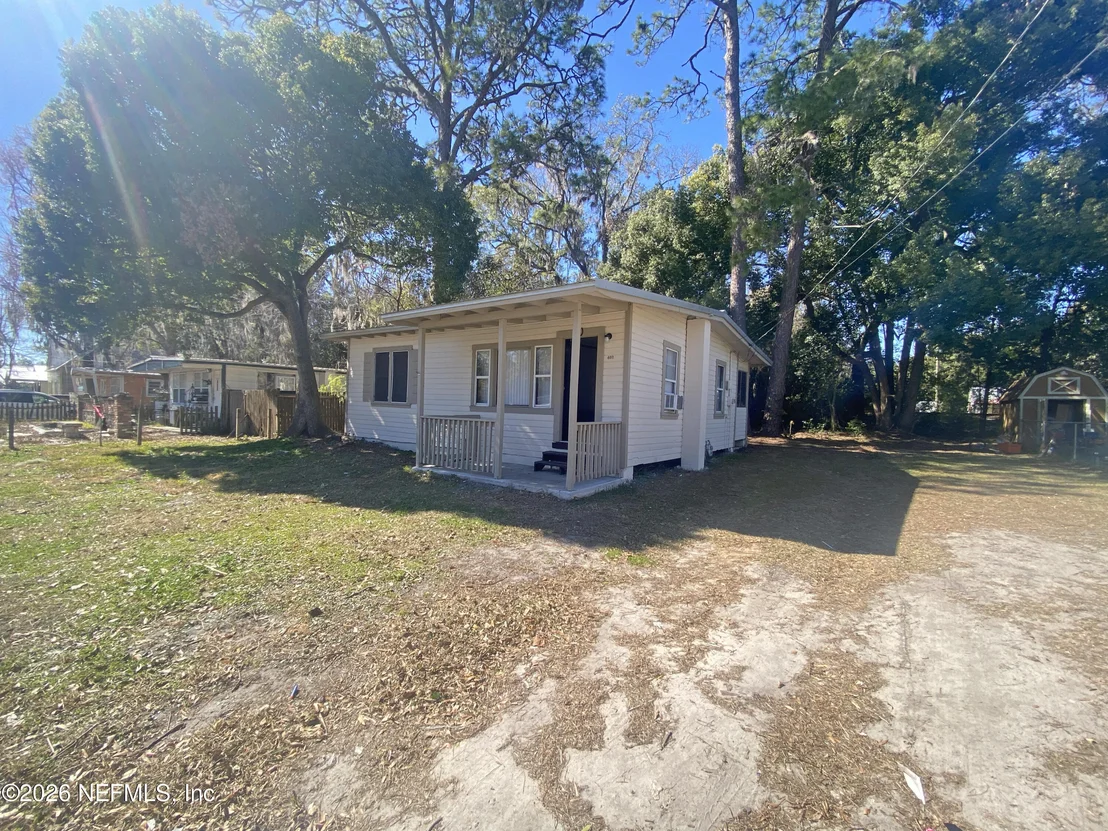 Photo of 401 N CHERRY Street