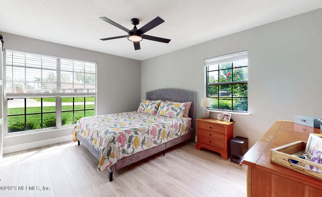 Photo of 1096 MEADOW Drive