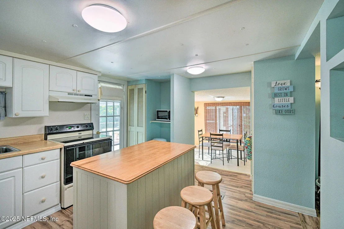 Photo of 118 RIVERSIDE Avenue