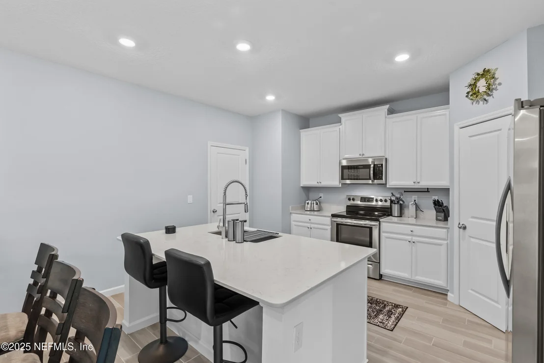 Photo of 9852 LOVAGE Lane