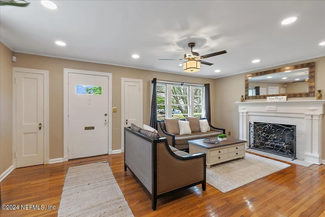 Photo of 1639 AVOCA Place