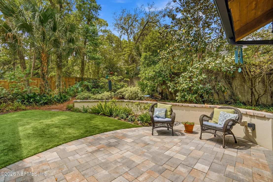 Photo of 1852 HICKORY Lane