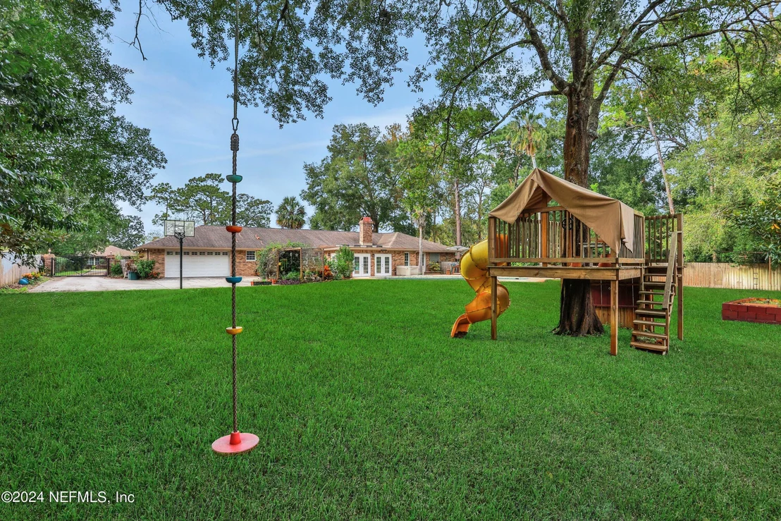 Photo of 8119 PINE LAKE Road