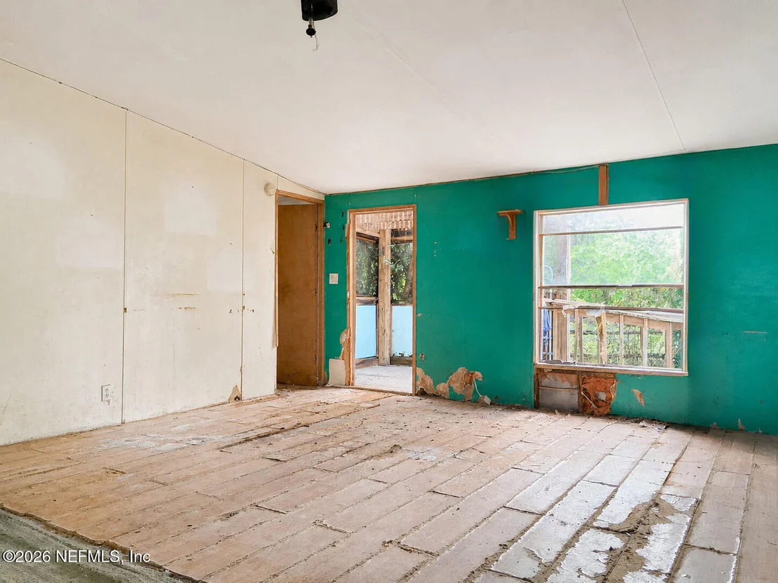 Photo of 106 LAKE SHORE Road