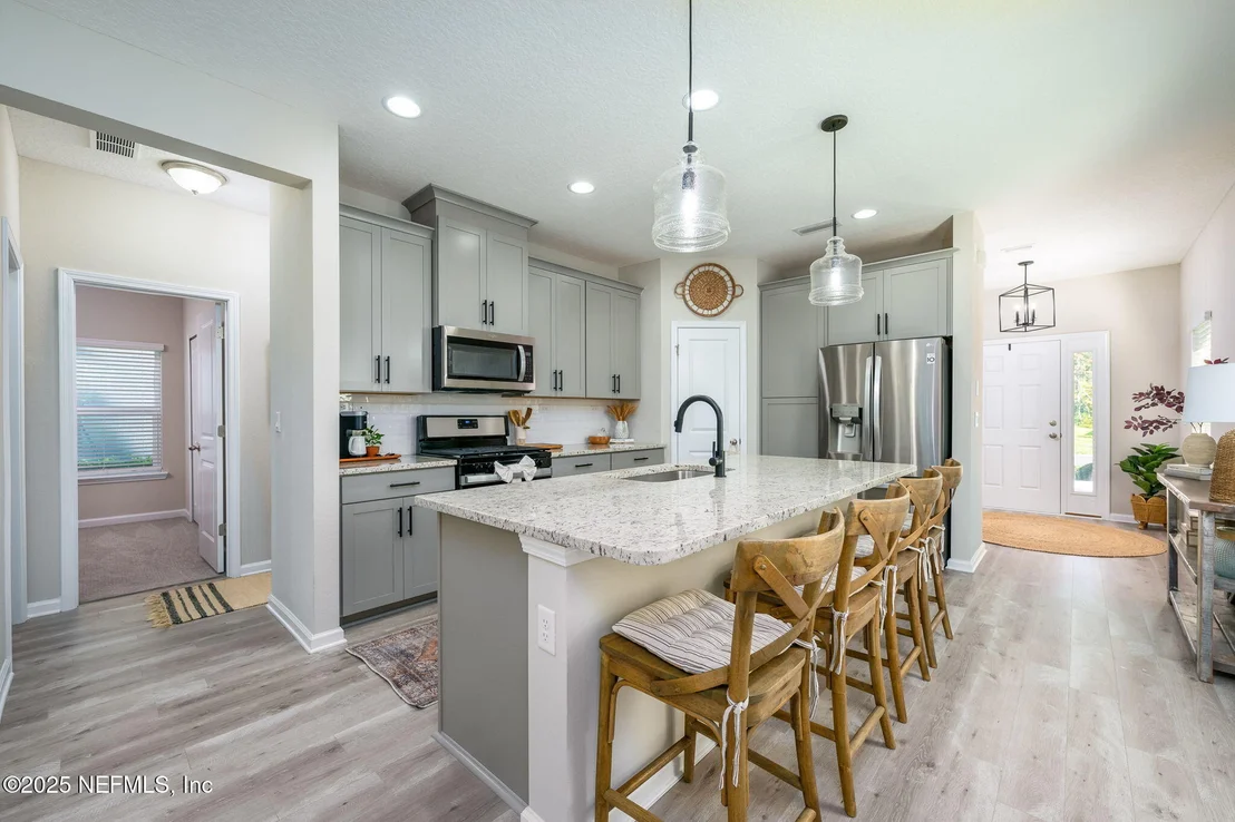 Photo of 623 WINDERMERE Way