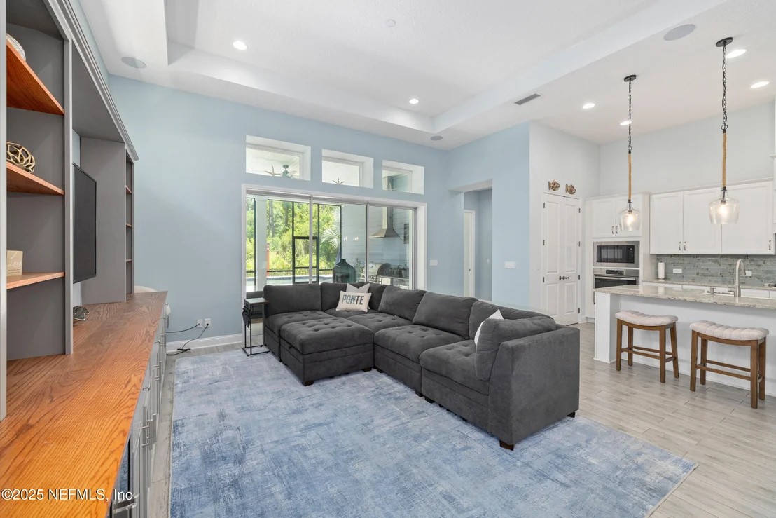 Photo of 162 PARKBLUFF Circle