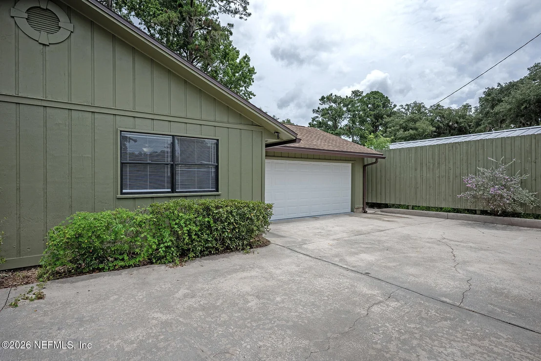 Photo of 1709 MEMORY Lane