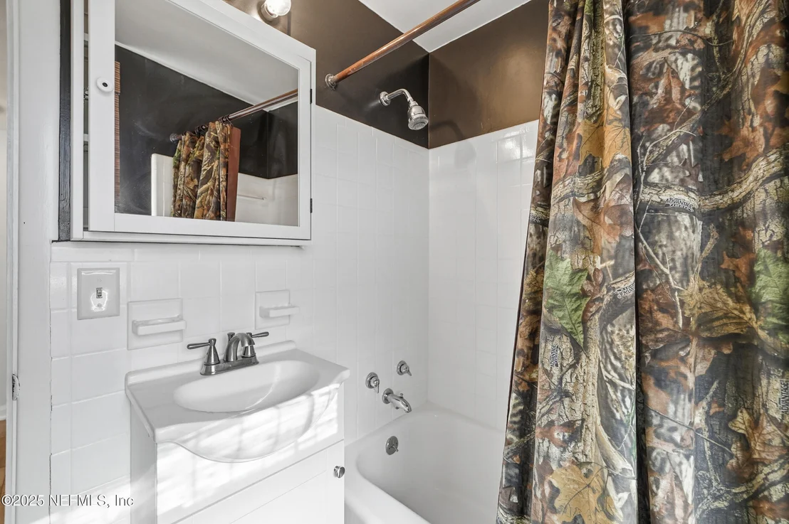 Photo of 2324 BUTTONWOOD Drive