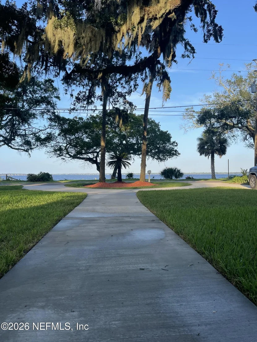 Photo of 1024 RIVER Road
