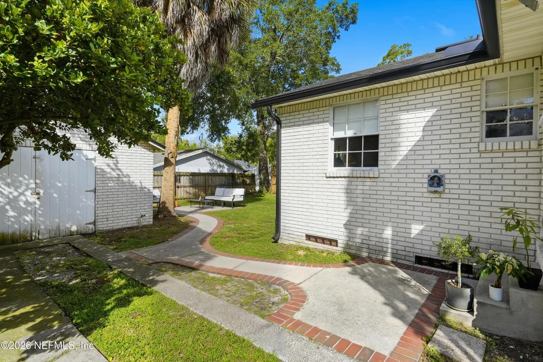 Photo of 1642 PERSHING Road