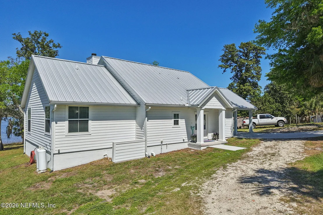 Photo of Unit 17 at 5577 HECKSCHER Drive
