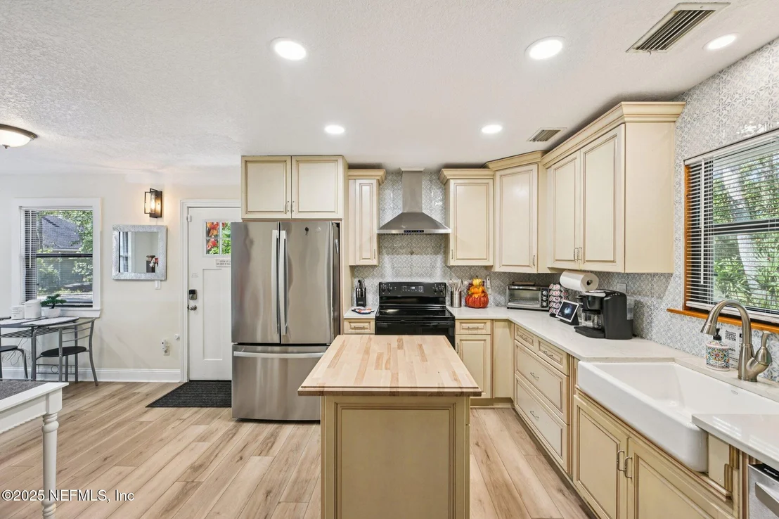 Photo of 1265 WHISPERING PINES Road