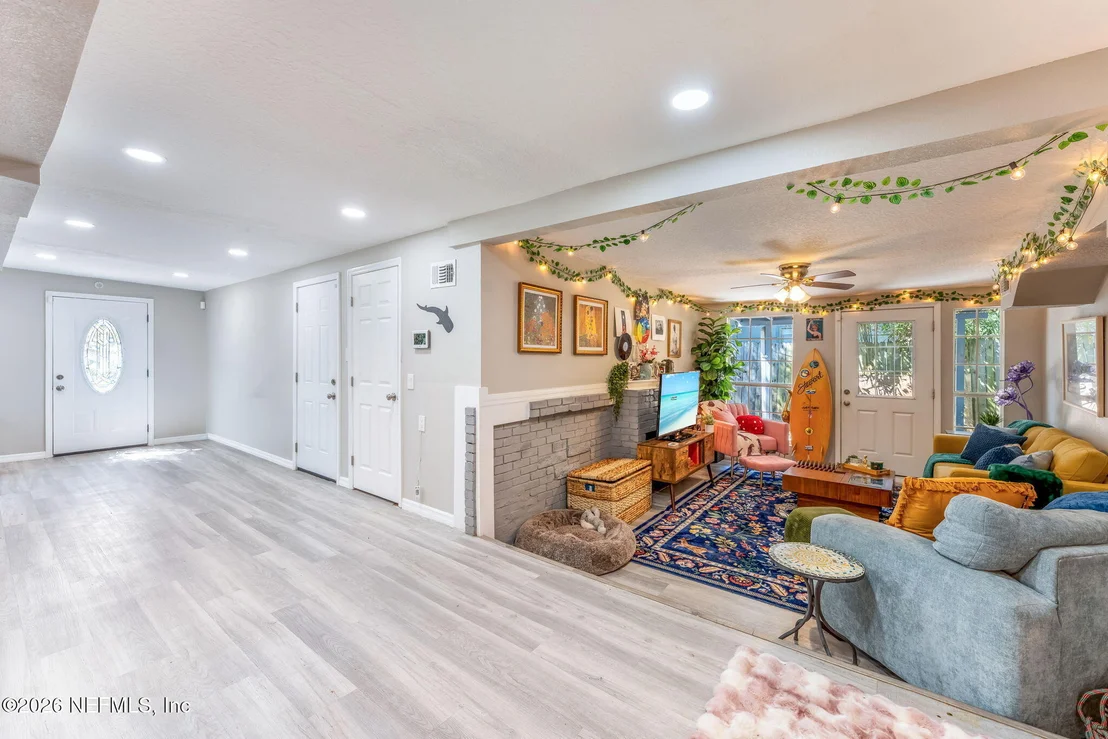 Photo of 7541 MAYAPPLE Road