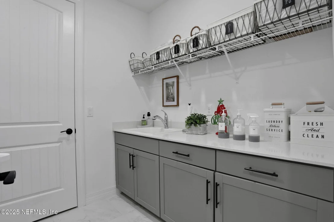 Photo of 10947 TOWN VIEW Drive
