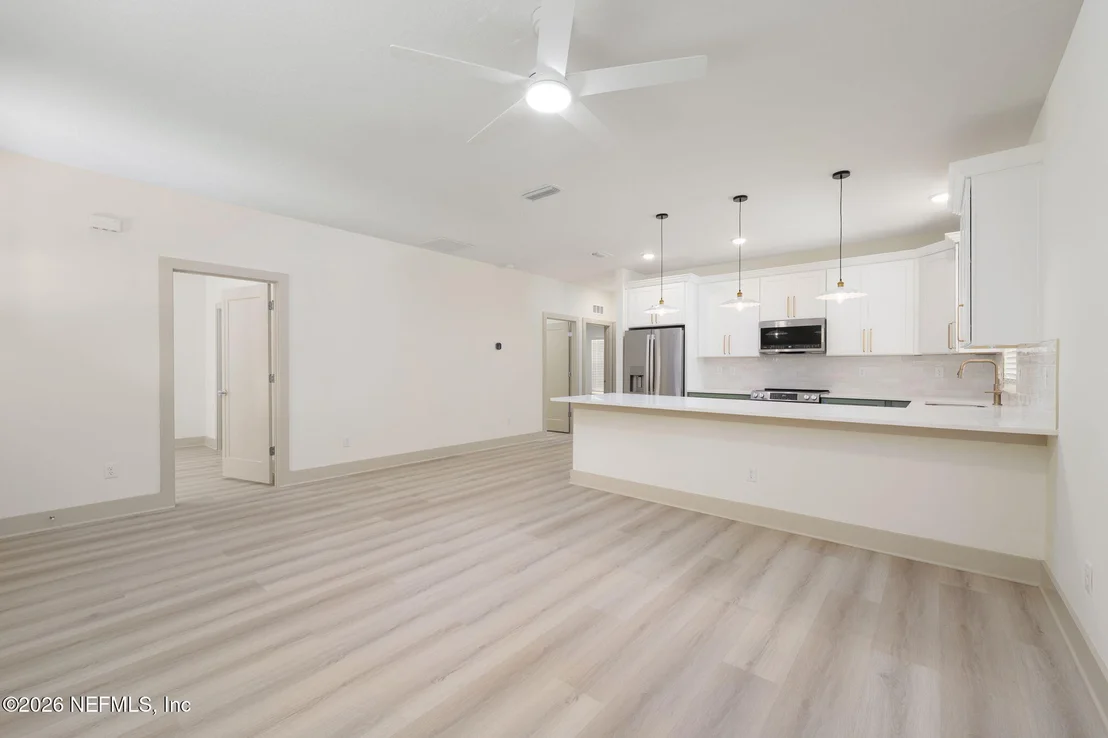 Photo of 716 W 6TH Street