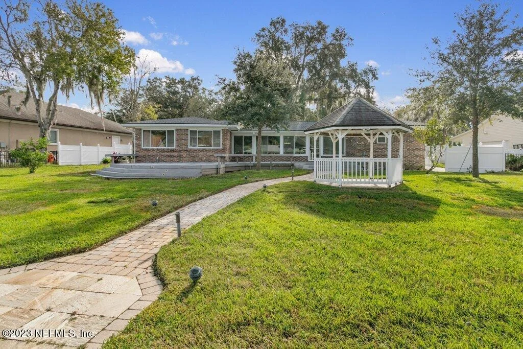 Photo of 241 OAK Drive S