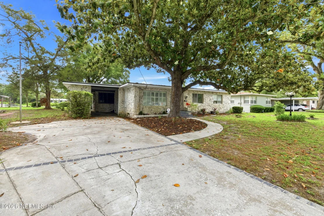 Photo of 7484 SPINOLA Road