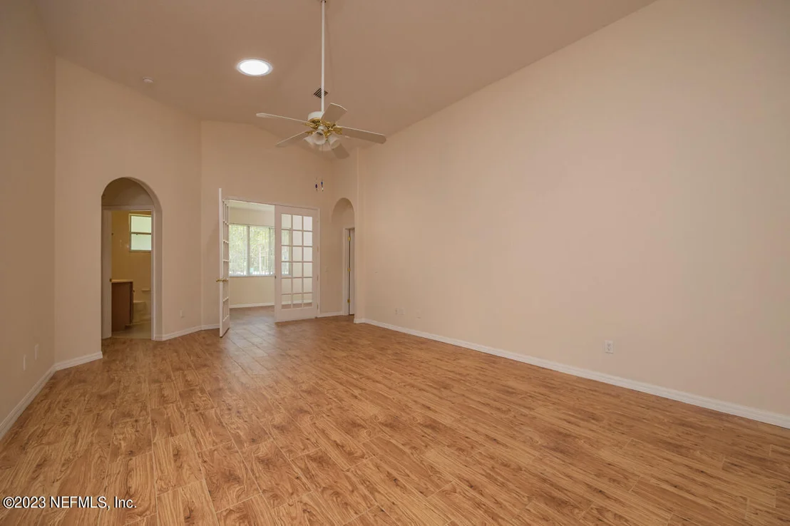 Photo of 601 KNOLLWOOD Lane