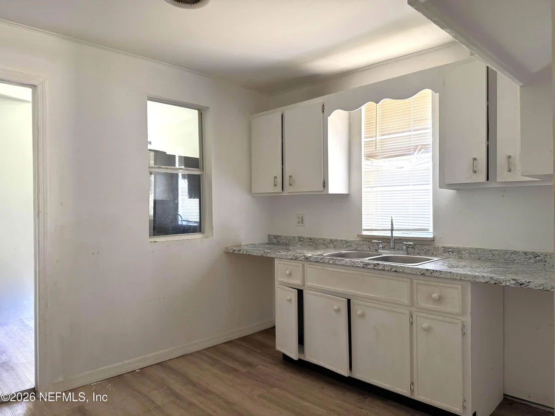 Photo of 1074 HOOD Avenue