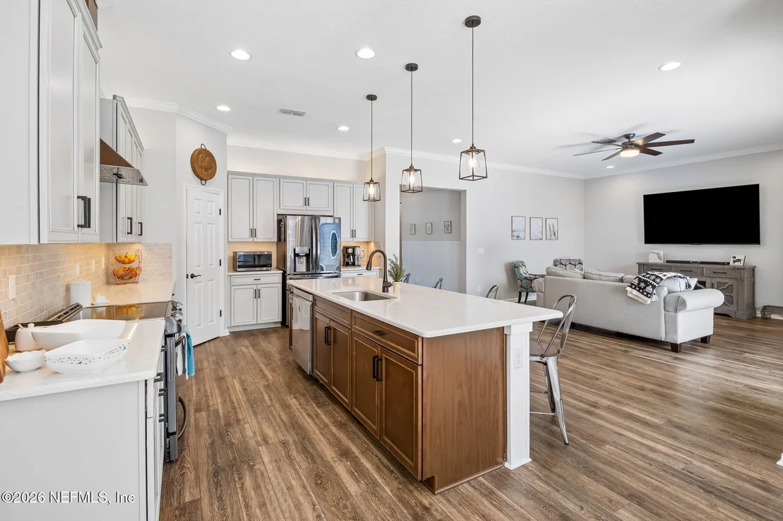 Photo of 225 CLOVERBROOK Road