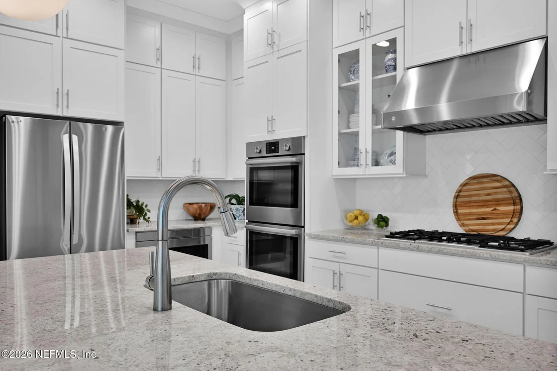 Photo of 472 RIDGEWAY Road