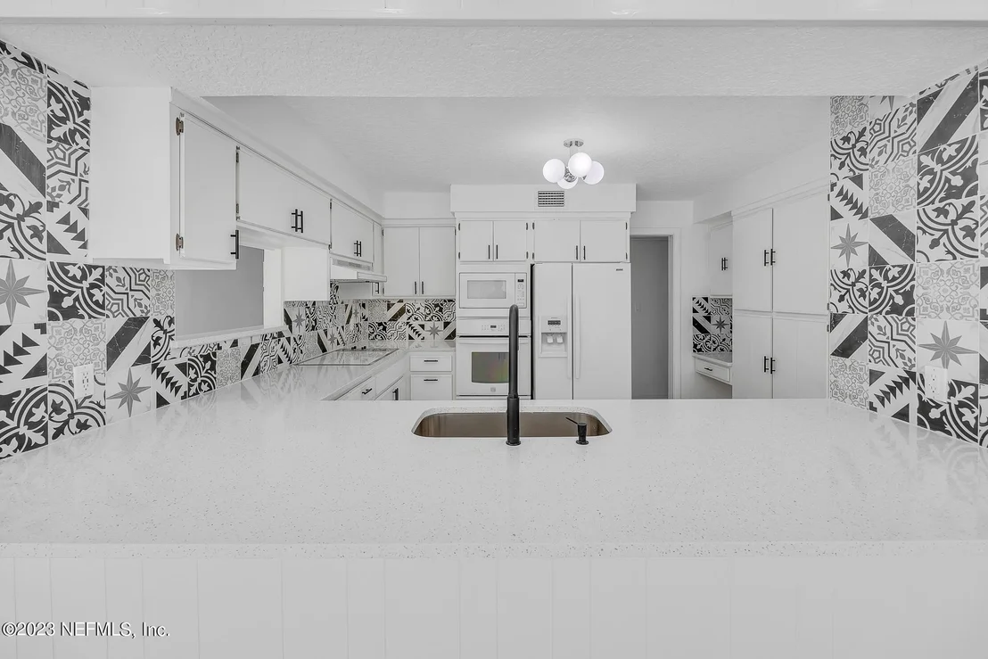 Photo of 2233 MAPLE LEAF Drive E