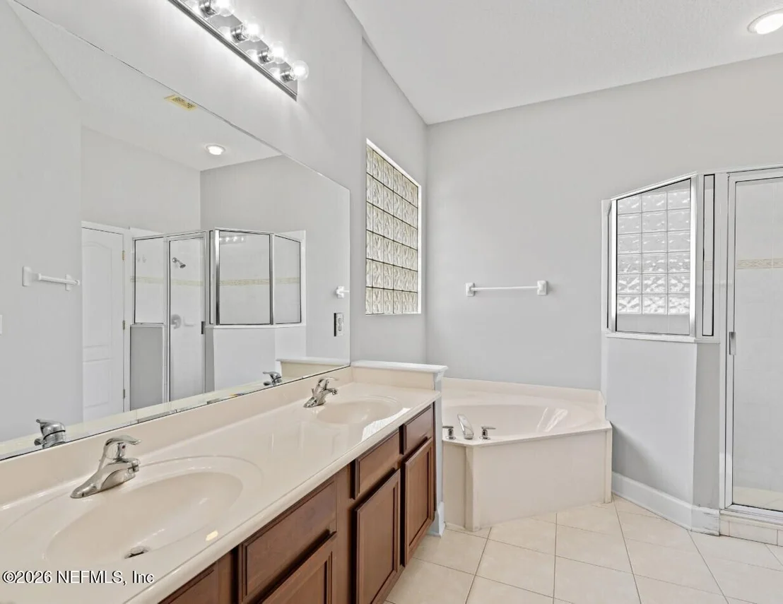 Photo of 153 OAK COMMON Avenue