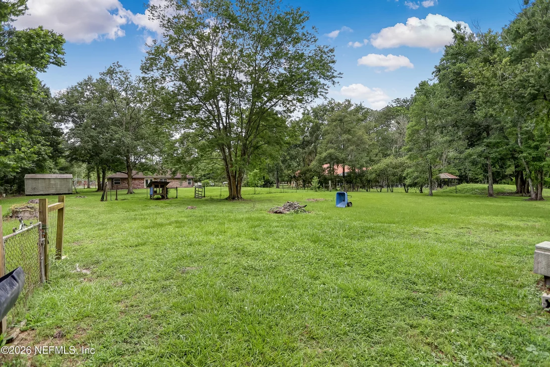 Photo of 44629 WOODLAND Circle
