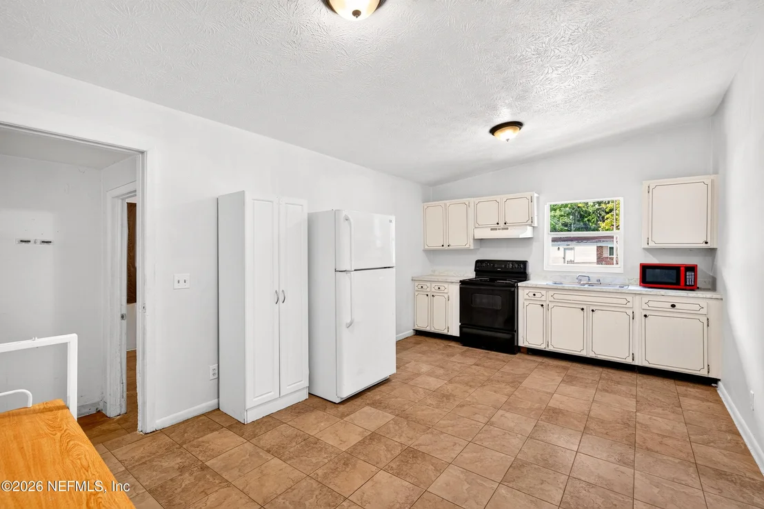 Photo of 845 FLOYD Circle N