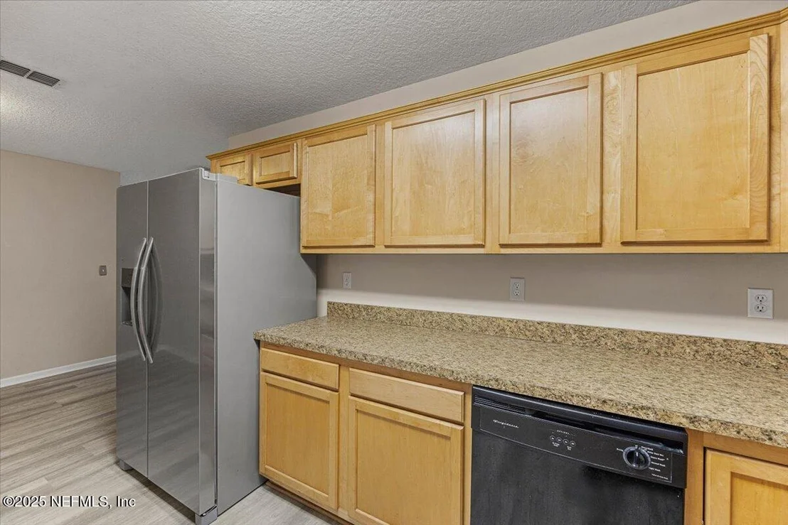Photo of 4527 CLAIRMONT Road
