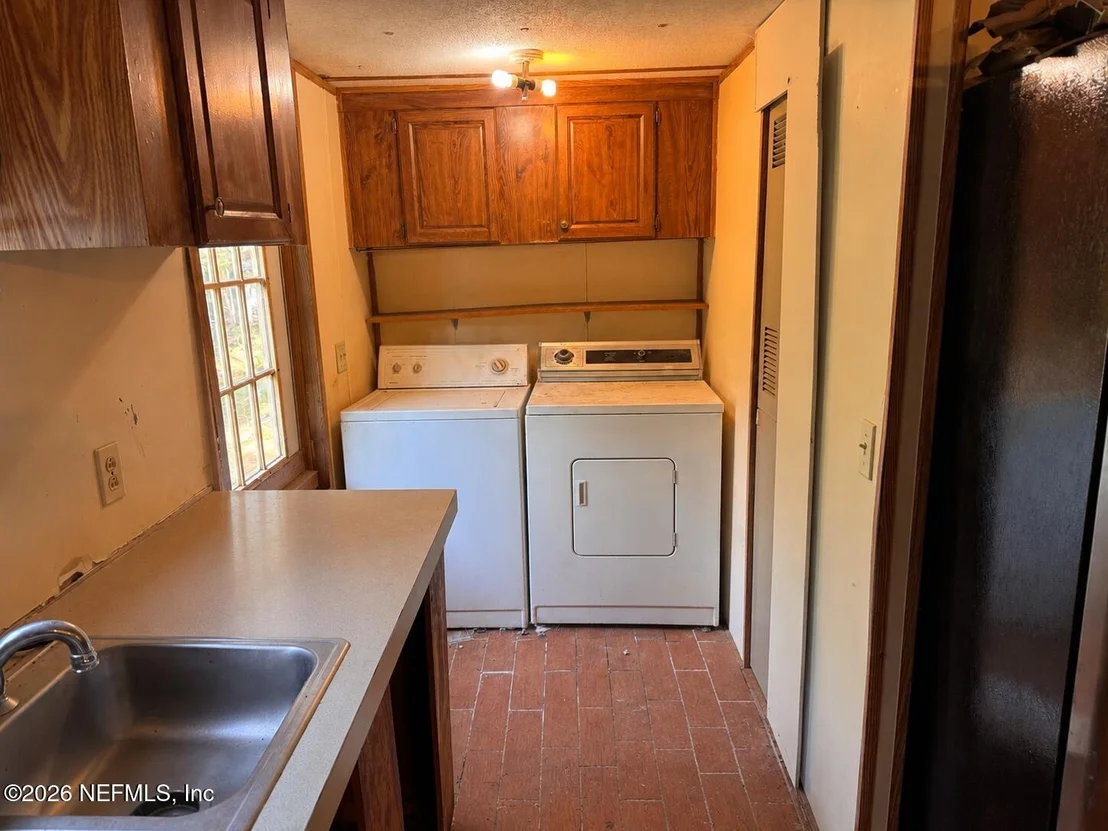 Photo of 1056 BELLAMY Road