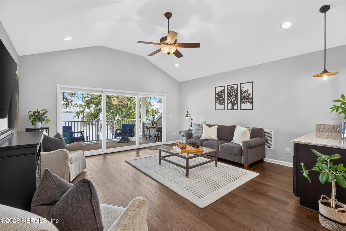 Photo of 239 RIVER Road