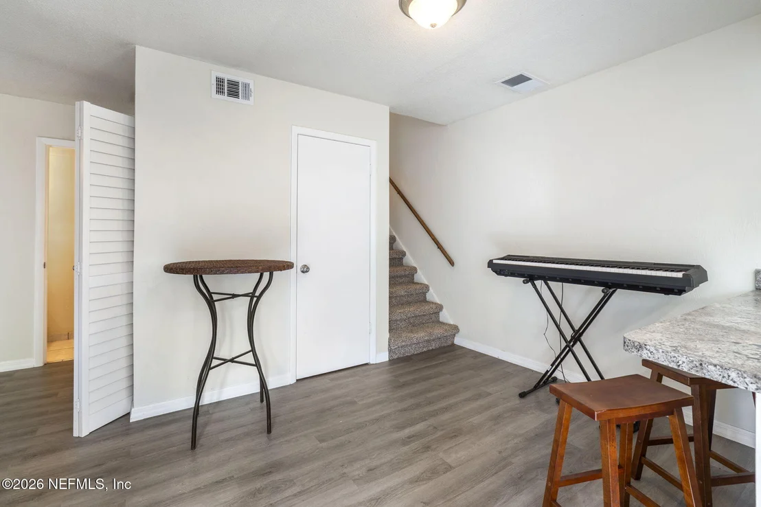 Photo of 69 SPRINGWOOD Square