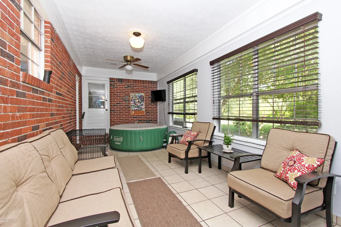 Photo of 4611 MAPLE Street