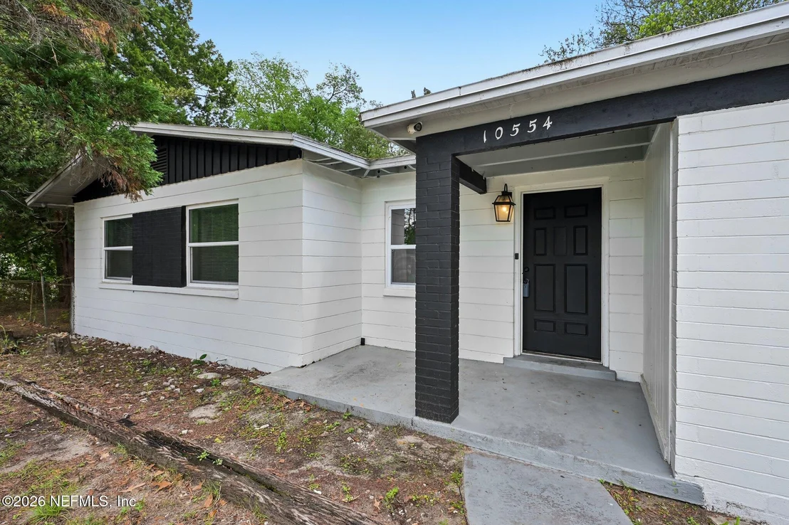 Photo of 10554 DOBELL Road