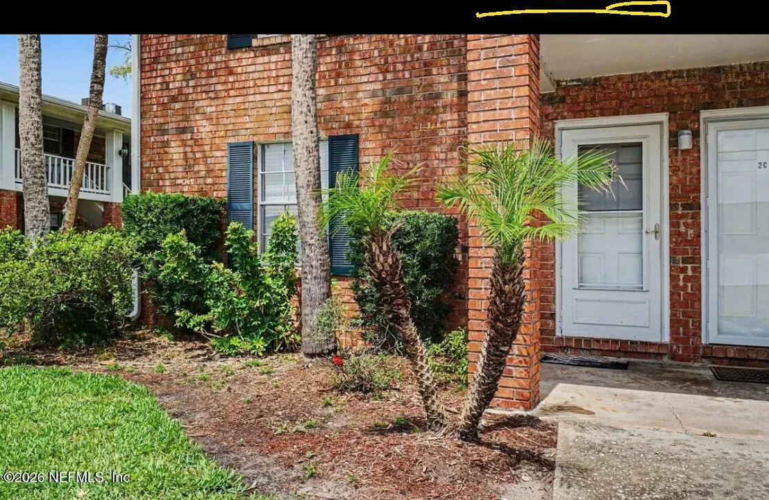 Photo of Unit 1C at 22 COMARES Avenue