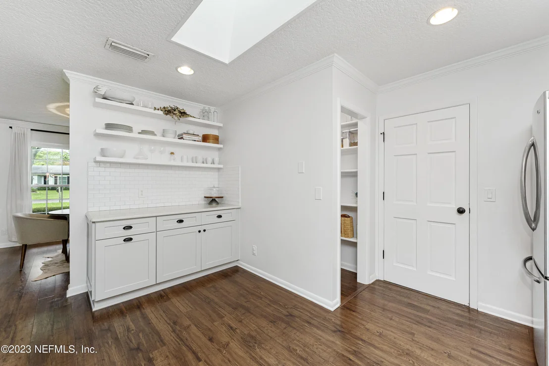Photo of 35 DOLPHIN Boulevard