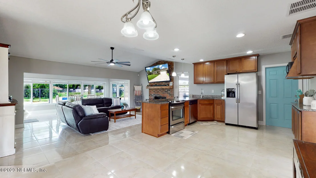 Photo of 1096 MEADOW Drive