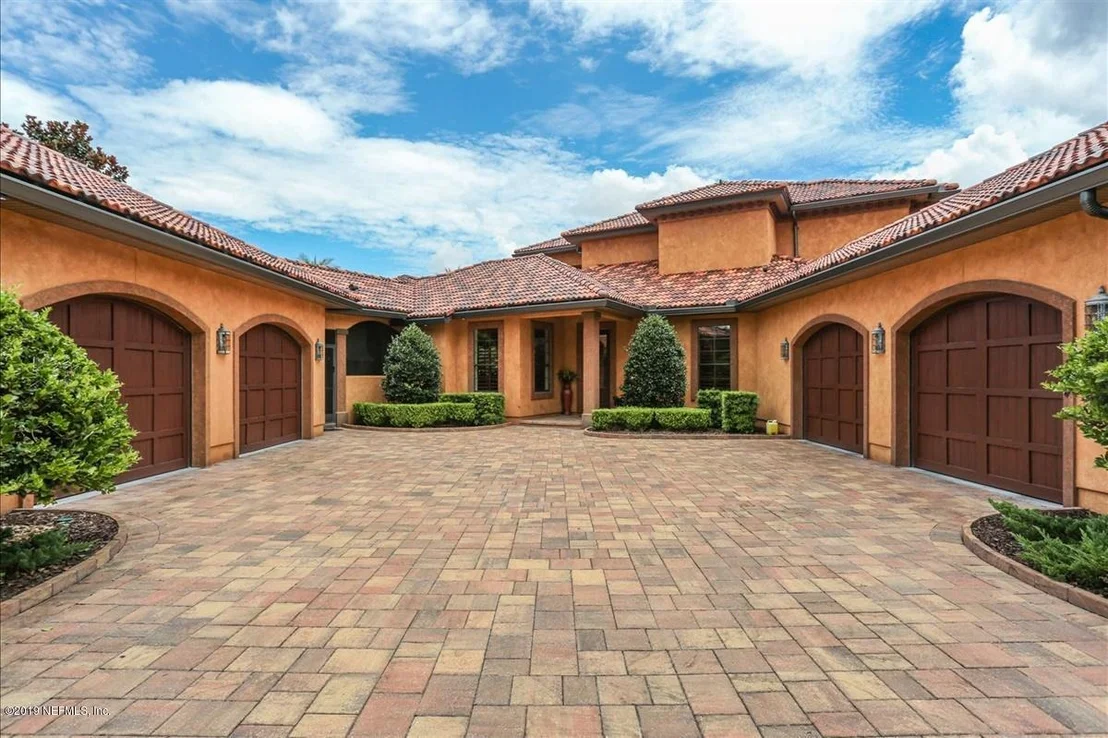 Photo of 1180 REGISTRY Boulevard