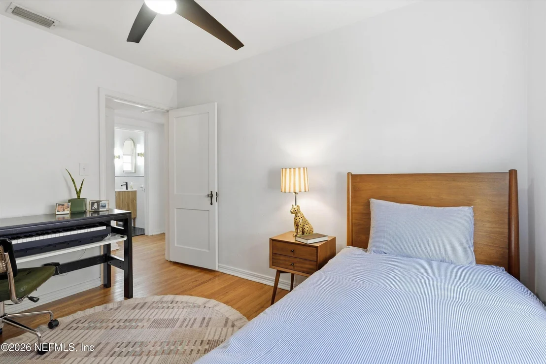 Photo of 1642 PERSHING Road