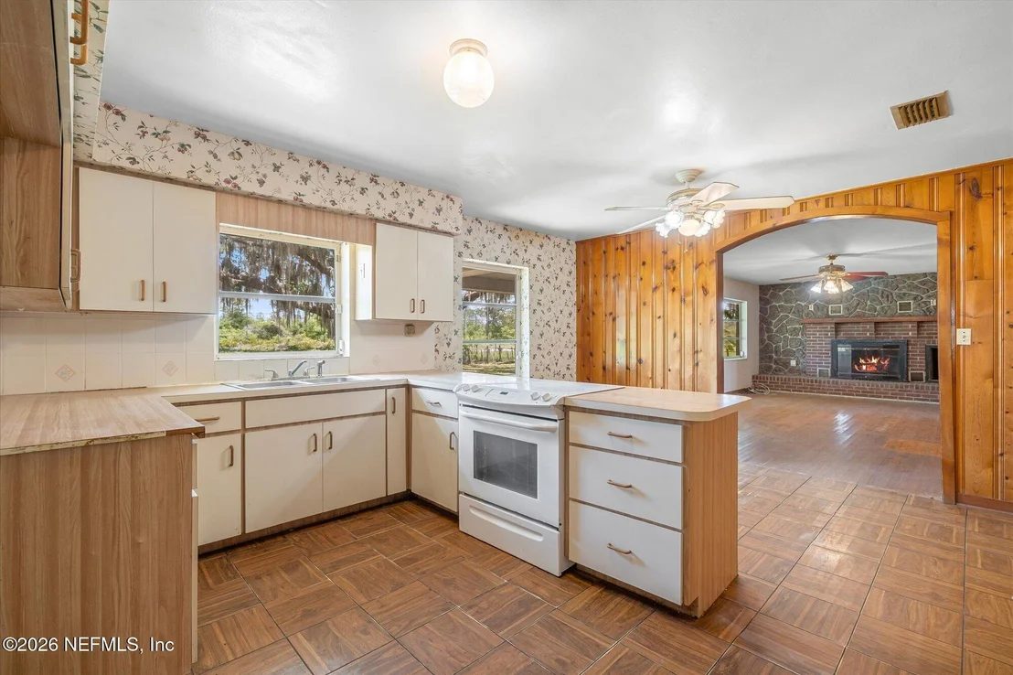 Photo of 786 W RIVER Road